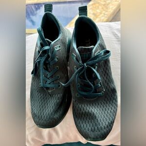 NOBULL women’s Journey Green/purplish/Color changing running sneakers, size 10.5